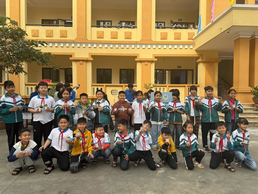 NGÀY HỘI “ĐỔI GIẤY – LẤY CÂY”